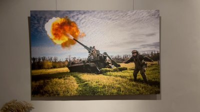 "Квіти війни"з Бахмутського напрямку: у Рівному презентували виставку фотосвітлин "Квіти війни"з Бахмутського напрямку: у Рівному презентували виставку фотосвітлин