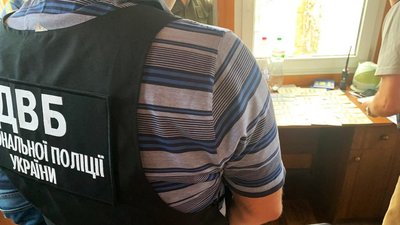 На кордоні затримали жителя Житомирщини, який пропонував три тисячі доларів за виїзд до Польщі На кордоні затримали жителя Житомирщини, який пропонував три тисячі доларів за виїзд до Польщі