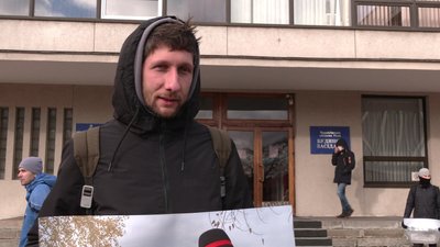 "Визначіть межі Ялівщини" – чернігівці мітингували під облрадою. Що каже влада "Визначіть межі Ялівщини" – чернігівці мітингували під облрадою. Що каже влада