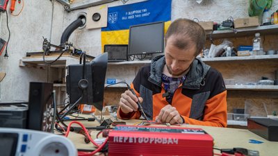 Обладнав енергонезалежну оселю: інженер з Дніпропетровщини тестує альтернативні джерела енергії Обладнав енергонезалежну оселю: інженер з Дніпропетровщини тестує альтернативні джерела енергії