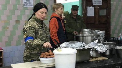 Шість кілограмів амуніції без бронежилета: як одеські військовослужбовиці захищають місто. ВІДЕО Шість кілограмів амуніції без бронежилета: як одеські військовослужбовиці захищають місто. ВІДЕО
