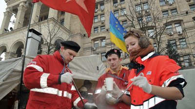 Волонтерам допомагали чим могли: привозили їжу, дрова, воду Волонтерам допомагали чим могли: привозили їжу, дрова, воду