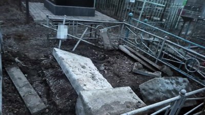 У Запоріжжі невідомі пошкодили п'ять надгробних пам'ятників