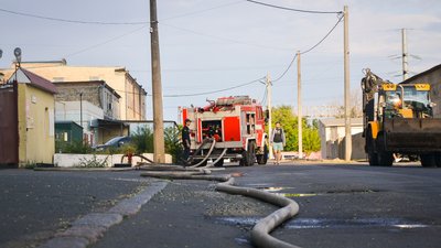 Пожежа на складі в Одесі 16 липня після влучання російської ракети Пожежа на складі в Одесі 16 липня після влучання російської ракети