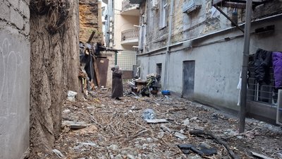 Фото наслідків вечірньої атаки на Одесу 27 грудня 