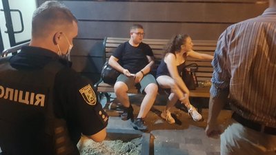"Випльовував уламки своїх зубів": харківський студент звинувачує охорону саду Шевченка у побиті "Випльовував уламки своїх зубів": харківський студент звинувачує охорону саду Шевченка у побиті