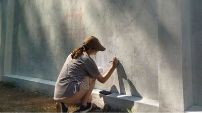 Молодь створює мурал Молодь створює мурал