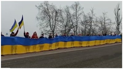 Жителі Святогірської громади провели автопробіг та розгорнули прапор до Дня Соборності