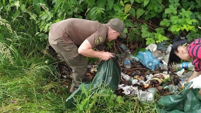 На Житомирщині влаштували "Eco fish picnic" – діти та дорослі прибирали узбережжя водосховища На Житомирщині влаштували "Eco fish picnic" – діти та дорослі прибирали узбережжя водосховища