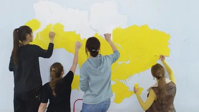 У Запорізькому військовому шпиталі волонтери почали створювати патріотичні стінописи