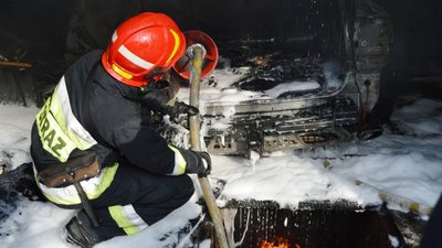 У Чернігові стався вибух у гаражі: двоє людей травмовані У Чернігові стався вибух у гаражі: двоє людей травмовані