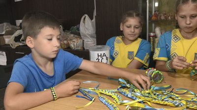 Стрічка до стрічки – як черкаські школярі збирають гроші на бронежилети та дрони для ЗСУ Стрічка до стрічки – як черкаські школярі збирають гроші на бронежилети та дрони для ЗСУ