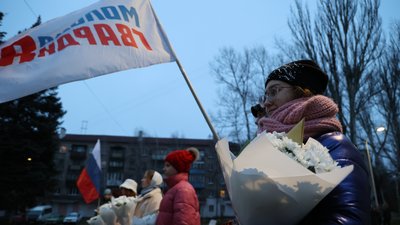 "Можете сказати, що я сумую за Україною? Хай скоріше повертається, я чекаю". 11 років окупації: розповідь з Харцизька "Можете сказати, що я сумую за Україною? Хай скоріше повертається, я чекаю". 11 років окупації: розповідь з Харцизька