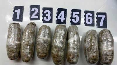 Вилучені під час обшуку у Харкові згортки з канабісом Вилучені під час обшуку у Харкові згортки з канабісом
