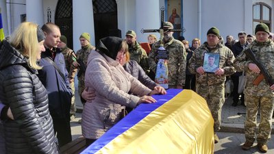 У Полтаві прощаються із п’ятьма бійцями, які полягли на війні У Полтаві прощаються із п’ятьма бійцями, які полягли на війні