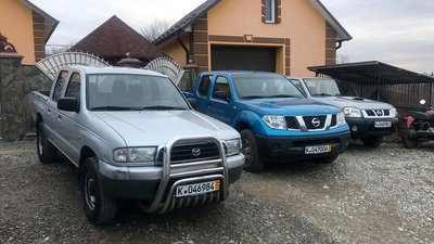 Громада на Буковині купила чотири джипи для армії