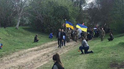 На Хмельниччині попрощалися зі снайпером-розвідником, який загинув у Донецькій області