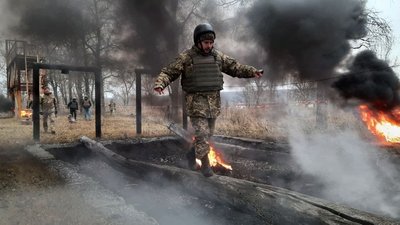"Маємо право вручати у громадських місцях": комісар терцентру Харківщини — про повістки на вулицях