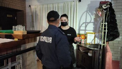 У Луцьку перевірили, чи дотримуються карантину ресторани та кафе. Чи виявили порушення У Луцьку перевірили, чи дотримуються карантину ресторани та кафе. Чи виявили порушення