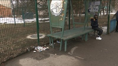 "У одного підприємства закінчився договір, друге не розпочало роботу". У Сумах не прибирають зупинки "У одного підприємства закінчився договір, друге не розпочало роботу". У Сумах не прибирають зупинки
