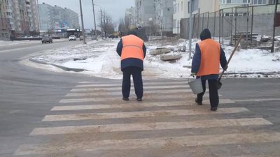 "Відшліфований каток". У Енергодарі закінчилися антиожеледні засоби
