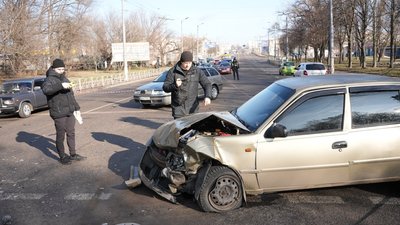 У Кропивницькому зіштовхнулися три автівки – одна людина у лікарні У Кропивницькому зіштовхнулися три автівки – одна людина у лікарні