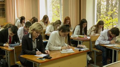 Учні кропивницької гімназії написали диктант національної єдності