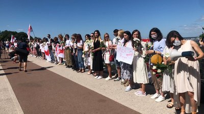 У Києві пройшов "ланцюг єднання" на підтримку протестів у Білорусі