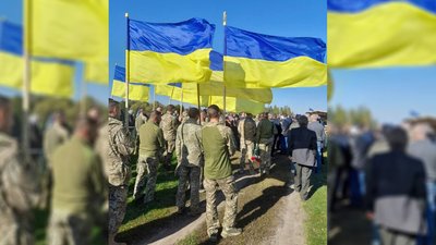 Побратими на похованні Олександра Ковальського Побратими на похованні Олександра Ковальського