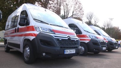 Громадам Хмельниччини передали нові автомобілі швидкої допомоги, 31 серпня 2023, Хмельницький Громадам Хмельниччини передали нові автомобілі швидкої допомоги, 31 серпня 2023, Хмельницький