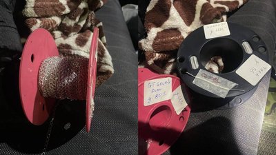 Срібні ланцюжки, виявлені у львів'янина на митниці