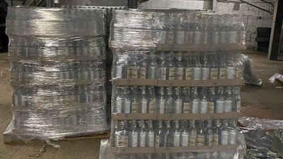 Нелегальне виробництво у центрі Харкова: силовики вилучили 16 тонн алкоголю Нелегальне виробництво у центрі Харкова: силовики вилучили 16 тонн алкоголю