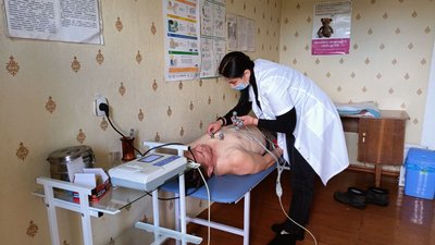 Вакцинують та консультують: у селі на Волині працювала виїзна бригада медиків Вакцинують та консультують: у селі на Волині працювала виїзна бригада медиків