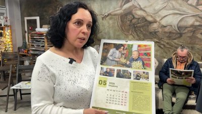 У Луцьку презентували календар зі світлинами військових, їх арттерапевтів і виробами У Луцьку презентували календар зі світлинами військових, їх арттерапевтів і виробами