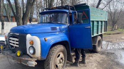 На Сумщині поліцейські викрили чоловіка, який незаконно видобував пісок На Сумщині поліцейські викрили чоловіка, який незаконно видобував пісок