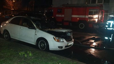 Спалена автівка Фірсова. Фото: ДСНС Спалена автівка Фірсова. Фото: ДСНС