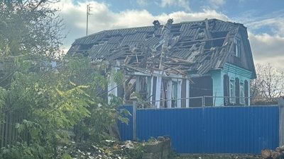 Пошкоджений житловий будинок у Кам'янець-Подільському районі