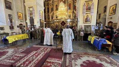 У Полтаві попрощалися з трьома полеглими захисниками України