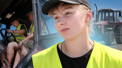 Професія тракториста, дівчата-трактористки, Колківський центр профосвіти