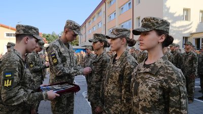 У Львівському ліцеї імені Героїв Крут розпочали навчання дівчата