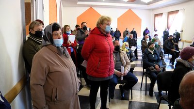 У громаді на Житомирщині жителі вимагали звільнити головну лікарку центру ПМСД У громаді на Житомирщині жителі вимагали звільнити головну лікарку центру ПМСД