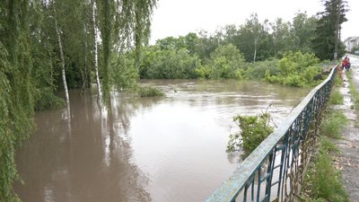 В Обертині, що на Прикарпатті, через повінь евакуювали 11 дітей В Обертині, що на Прикарпатті, через повінь евакуювали 11 дітей