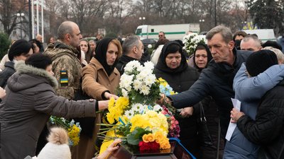 В Ужгороді попрощалися із полеглим захисником Павлом Петровським В Ужгороді попрощалися із полеглим захисником Павлом Петровським