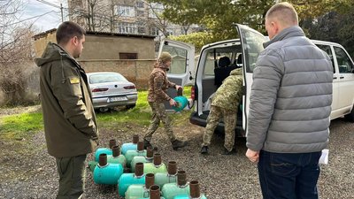 Мотоцикли, окопні свічки та печі передали прикордонникам Мукачівського загону Мотоцикли, окопні свічки та печі передали прикордонникам Мукачівського загону