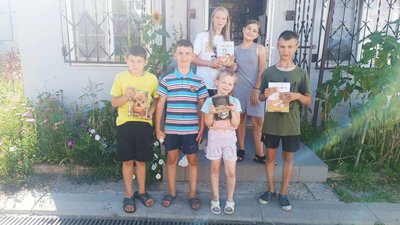 "Найстаршій бібліотекарці — чотирнадцять". Як діти у фронтовому місті на Донеччині керують бібліотекою