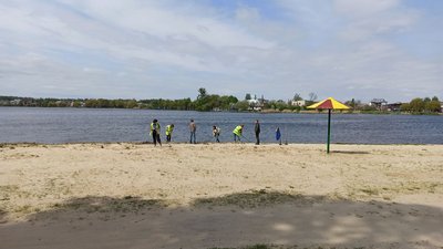 У Рівному пляж готують до сезону. Як це відбувається У Рівному пляж готують до сезону. Як це відбувається