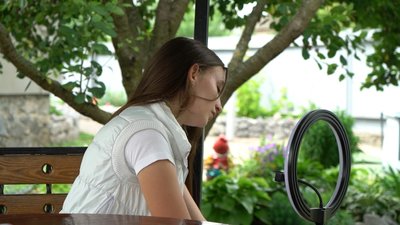 Суржик та хом’як-талісман: історія тіктокерки Даші з Харківщини, відео якої набрали 16 млн лайків Суржик та хом’як-талісман: історія тіктокерки Даші з Харківщини, відео якої набрали 16 млн лайків