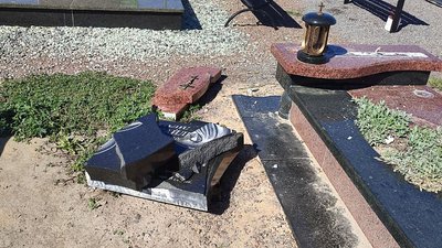 Запобіжний захід підозрюваному та відшкодування збитків: що відомо про понівечення 70 могил на Вінниччині Запобіжний захід підозрюваному та відшкодування збитків: що відомо про понівечення 70 могил на Вінниччині