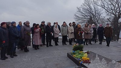 Покладання квітів до Чернечої гори