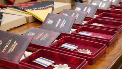 На Вінниччині родинам полеглих оборонців вручили ордени "За мужність" ІІІ ступеня